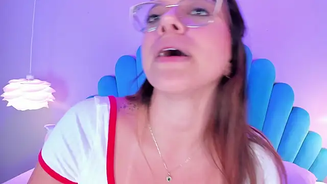 Snapshot of emperatriz_reyes chatting on 02.25.25 emperatriz reyes online show from 02.25.25