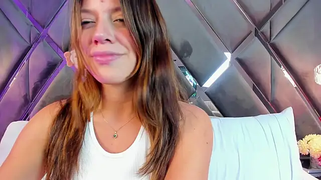 Snapshot of emperatriz_reyes chatting on 03.05.25 emperatriz reyes online show from 03.05.25