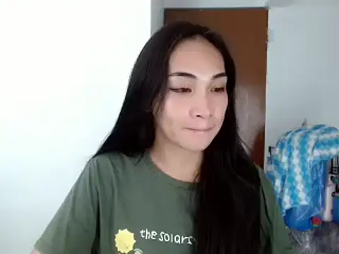 Snapshot of SweetLilly_18 chatting on 12.03.24 SweetLilly 18 online show from 12.03.24