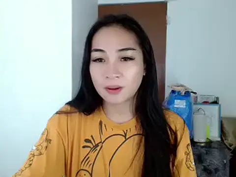 Snapshot of SweetLilly_18 chatting on 12.11.24 SweetLilly 18 online show from 12.11.24