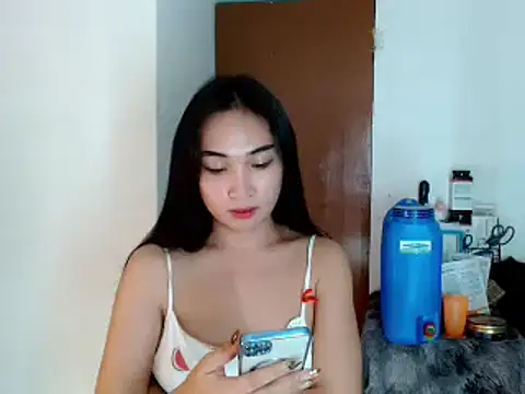 Snapshot of SweetLilly_18 chatting on 01.03.25 SweetLilly 18 online show from 01.03.25