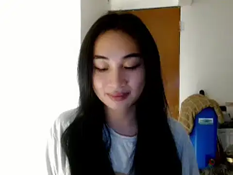 Snapshot of SweetLilly_18 chatting on 01.07.25 SweetLilly 18 online show from 01.07.25