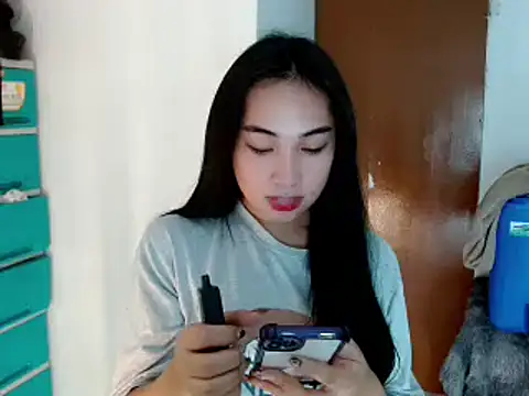 Snapshot of SweetLilly_18 chatting on 01.08.25 SweetLilly 18 online show from 01.08.25