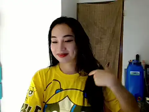 Snapshot of SweetLilly_18 chatting on 01.11.25 SweetLilly 18 online show from 01.11.25