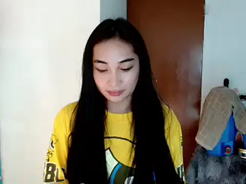 Snapshot of SweetLilly_18 chatting on 01.11.25 SweetLilly 18 online show from 01.11.25