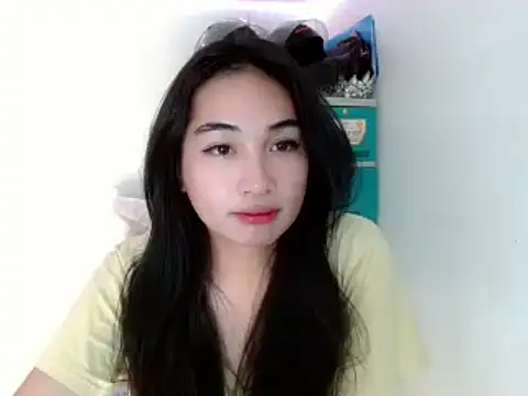 Snapshot of SweetLilly_18 chatting on 02.01.25 SweetLilly 18 online show from 02.01.25