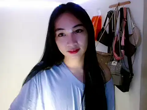 Snapshot of SweetLilly_18 chatting on 03.10.25 SweetLilly 18 online show from 03.10.25