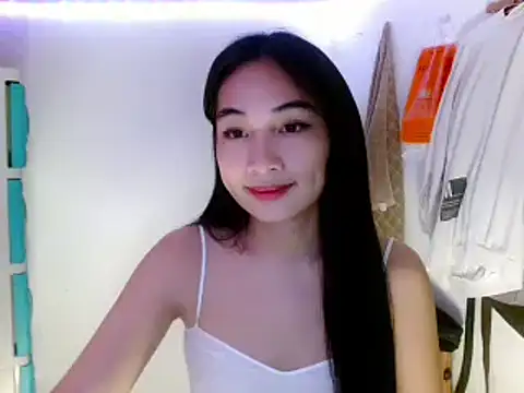 Snapshot of SweetLilly_18 chatting on 03.12.25 SweetLilly 18 online show from 03.12.25