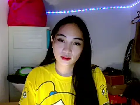 Snapshot of SweetLilly_18 chatting on 03.17.25 SweetLilly 18 online show from 03.17.25