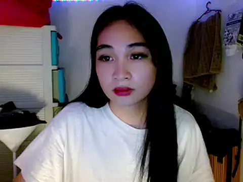 Snapshot of SweetLilly_18 chatting on 03.23.25 SweetLilly 18 online show from 03.23.25