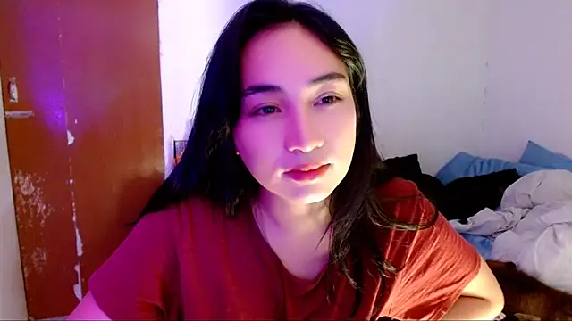 Snapshot of SweetLilly_18 chatting on 09.24.25 SweetLilly 18 online show from 09.24.25