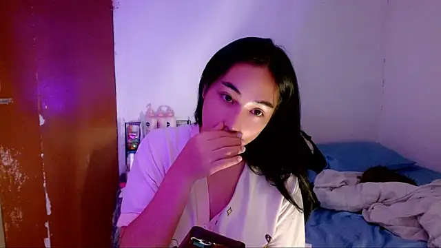 Snapshot of SweetLilly_18 chatting on 09.26.25 SweetLilly 18 online show from 09.26.25