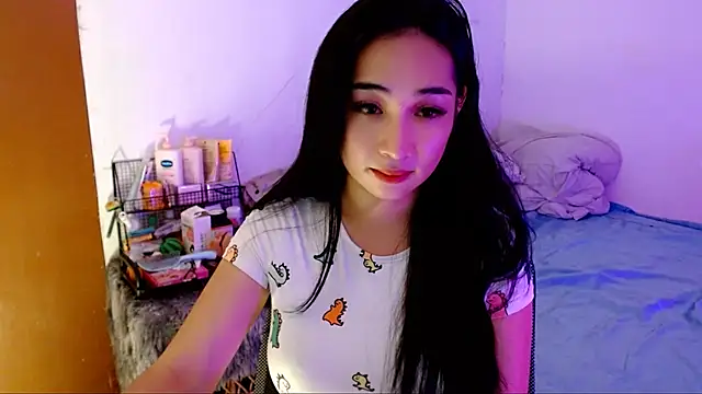 Snapshot of SweetLilly_18 chatting on 11.01.25 SweetLilly 18 online show from 11.01.25