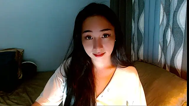 Snapshot of SweetLilly_18 chatting on 02.25.26 SweetLilly 18 online show from 02.25.26