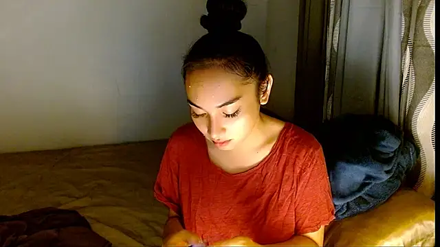 Snapshot of SweetLilly_18 chatting on 03.03.26 SweetLilly 18 online show from 03.03.26