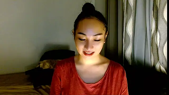 Snapshot of SweetLilly_18 chatting on 03.25.26 SweetLilly 18 online show from 03.25.26