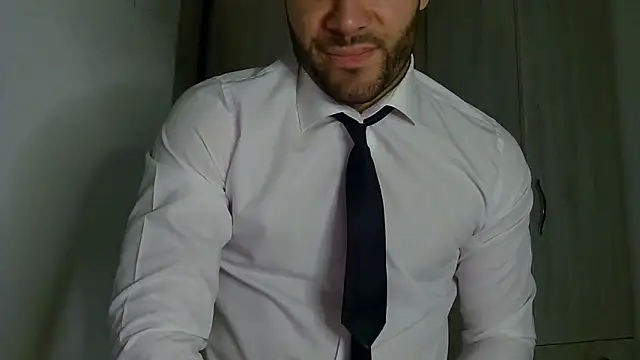 Snapshot of Justynn1 chatting on 12.05.25 Justynn1 online show from 12.05.25