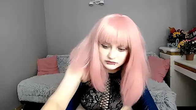 Estheri online show from 06.12.26