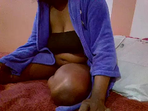 Snapshot of sexymiel chatting on 02.15.25 sexymiel online show from 02.15.25