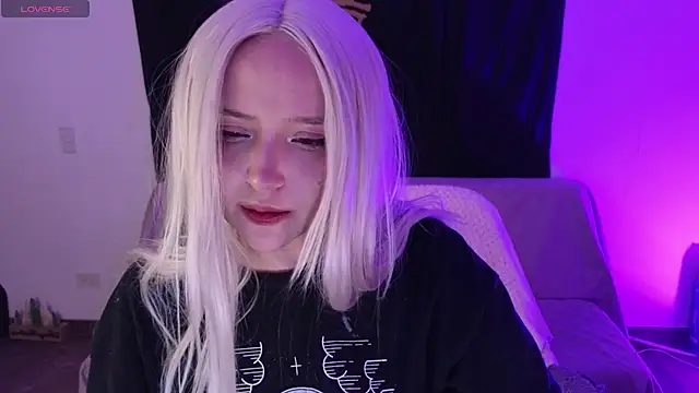 KuroChan420 online show from 02.26.25