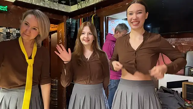 Snapshot of dirtypub chatting on 12.15.24 dirtypub online show from 12.15.24