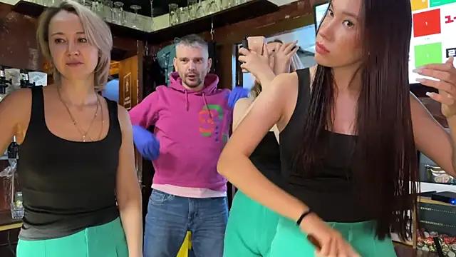 Snapshot of dirtypub chatting on 03.15.25 dirtypub online show from 03.15.25