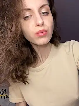 Snapshot of MissAnuta chatting on 07.18.26 MissAnuta online show from 07.18.26