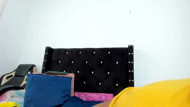 Snapshot of ebonnylatinx chatting on 10.21.25 ebonnylatinx online show from 10.21.25