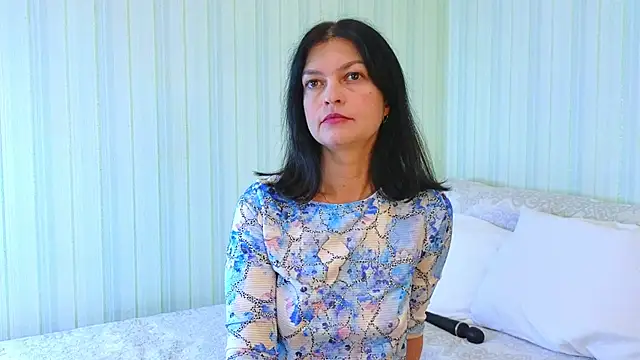 Snapshot of _Lily_ chatting on 10.06.25  Lily  online show from 10.06.25