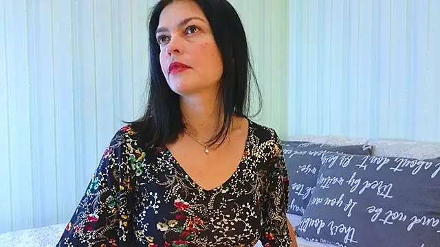 Snapshot of _Lily_ chatting on 11.05.25 Lily online show from 11.05.25