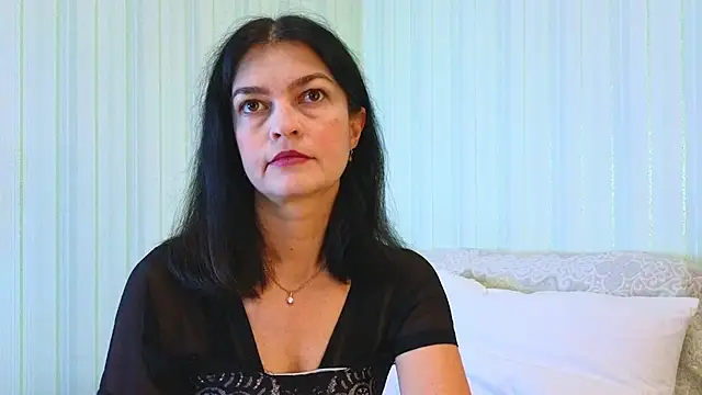 Snapshot of _Lily_ chatting on 11.13.25 Lily online show from 11.13.25