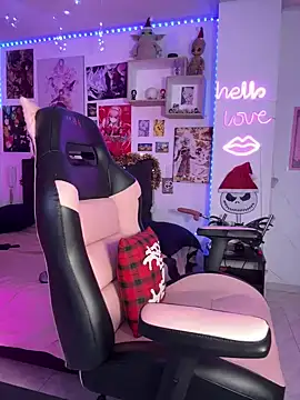 Snapshot of may_aceros chatting on 12.23.24 may aceros online show from 12.23.24