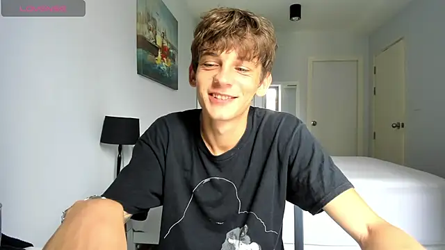 Snapshot of MiracleCam chatting on 11.03.25 MiracleCam online show from 11.03.25