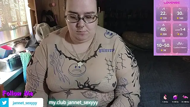 Snapshot of JannetPie chatting on 07.17.26 JannetPie online show from 07.17.26