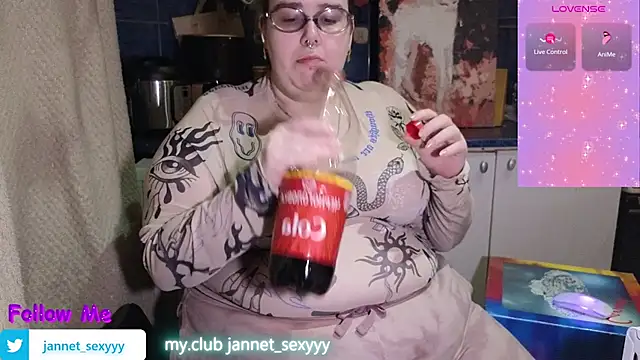 Snapshot of JannetPie chatting on 07.18.26 JannetPie online show from 07.18.26