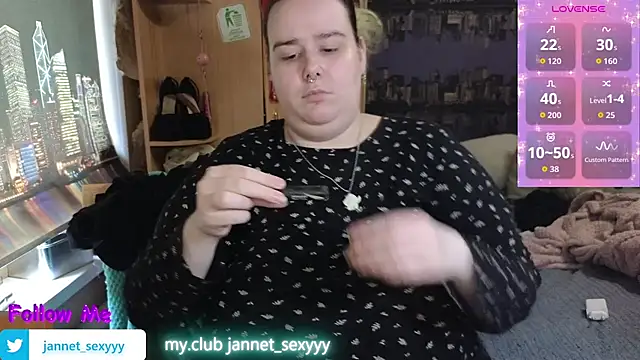 Snapshot of JannetPie chatting on 07.19.26 JannetPie online show from 07.19.26