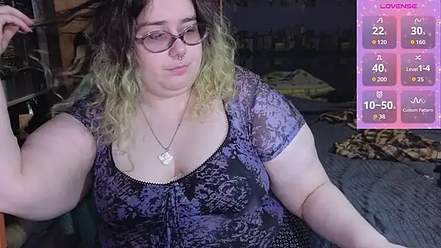 Snapshot of JannetPie chatting on 07.23.26 JannetPie online show from 07.23.26