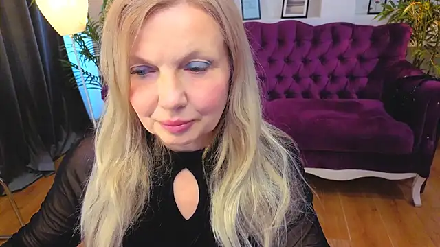 Abby Moore  online show from 05.08.26
