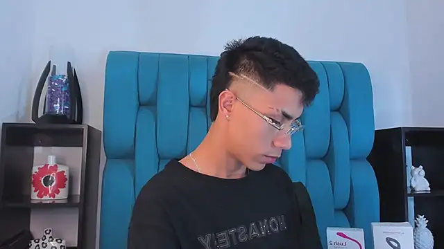 Snapshot of AlanNaughty chatting on 12.27.24 AlanNaughty online show from 12.27.24