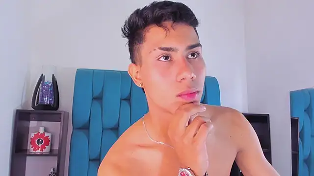 Snapshot of AlanNaughty chatting on 01.06.25 AlanNaughty online show from 01.06.25