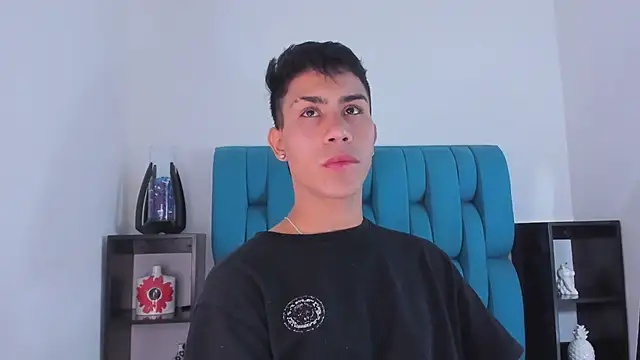 Snapshot of AlanNaughty chatting on 01.06.25 AlanNaughty online show from 01.06.25