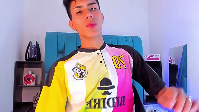 Snapshot of AlanNaughty chatting on 01.15.25 AlanNaughty online show from 01.15.25