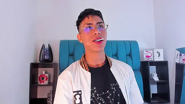 Snapshot of AlanNaughty chatting on 01.19.25 AlanNaughty online show from 01.19.25