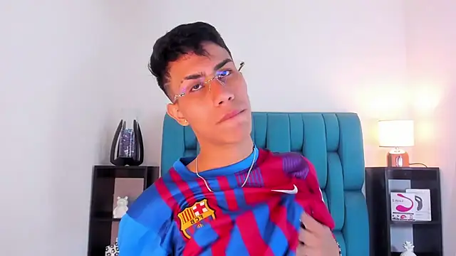 Snapshot of AlanNaughty chatting on 01.21.25 AlanNaughty online show from 01.21.25