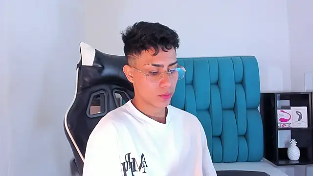 Snapshot of AlanNaughty chatting on 02.09.25 AlanNaughty online show from 02.09.25