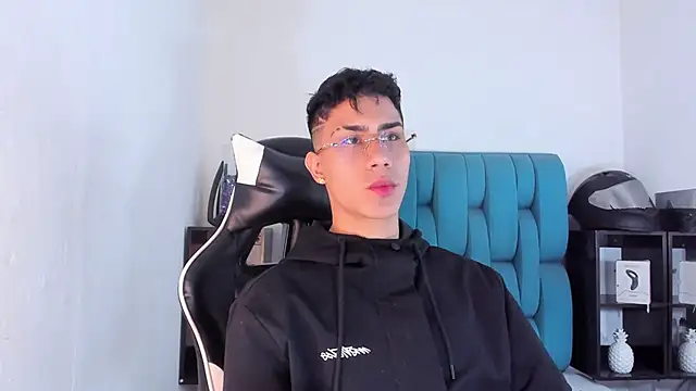 Snapshot of AlanNaughty chatting on 02.22.25 AlanNaughty online show from 02.22.25