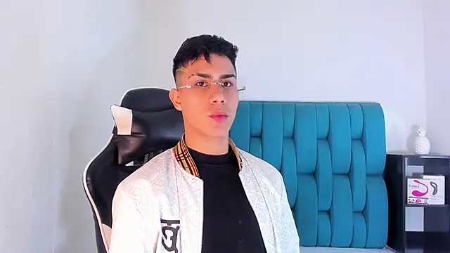 Snapshot of AlanNaughty chatting on 03.07.25 AlanNaughty online show from 03.07.25