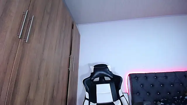 Snapshot of AlanNaughty chatting on 03.15.25 AlanNaughty online show from 03.15.25