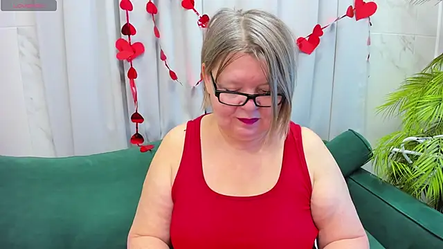 Snapshot of Shannonshine chatting on 02.16.25 Shannonshine online show from 02.16.25