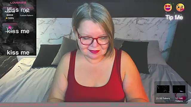 Snapshot of Shannonshine chatting on 09.24.25 Shannonshine online show from 09.24.25